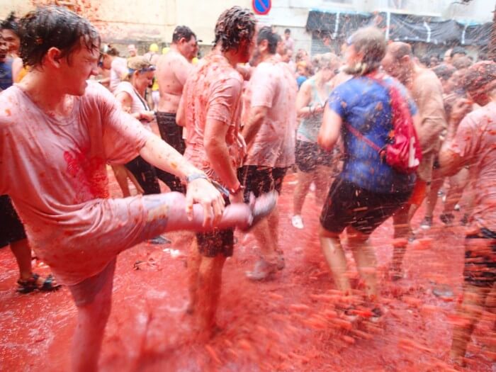 スペインのトマト祭りに参戦した チケット情報 注意点 ヒコーキ印