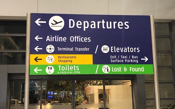 マニラ空港第３ターミナルのターミナル移動の看板